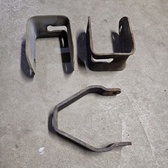 Vintage Saddle Shackle Brackets Porcelain Spool Insulators 3/4 Hole 3" x 4" - Picture 1 of 8